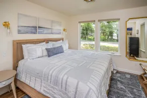 Quaint Bungalow w/ Beach Access - Image 3