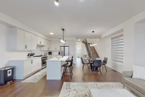 Charming cozy 3 floors home with 4 + bedrooms - Image 3