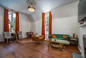Private 1 Br Apt. Beside Athena Studios! - Image 4