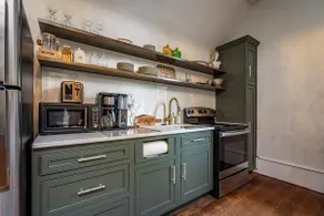 Private 1 Br Apt. Beside Athena Studios! - Image 3