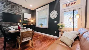 Spacious & Cozy (2 Queen beds)- University City - Image 4
