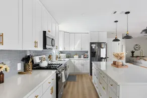 Modern Family Retreat, Mins to Downtown, Sleeps 8 - Image 3