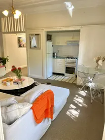 Snug 1-Bed Unit Across from Bondi Beach - Image 4