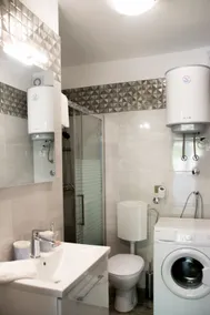 Modern Apartment Bruna with balcony & free parking - Image 5