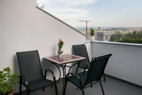 Modern Apartment Bruna with balcony & free parking - Image 3