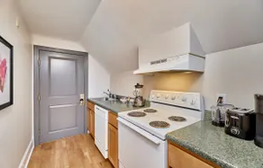 The White House Studio Apt - Unit K - Image 5