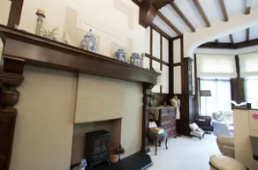 Period apartment near Halifax. - Image 4