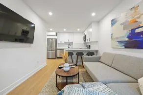 Contemporary Apt in Central Toronto - Image 2