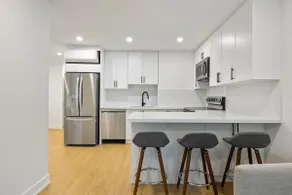 Contemporary Apt in Central Toronto - Image 3
