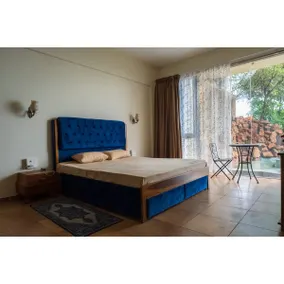 Spacious home with Garden & View - Image 2