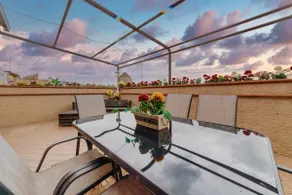 The terrace in the center - Image 2