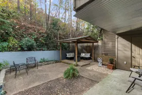Townhouse by the River - Image 2