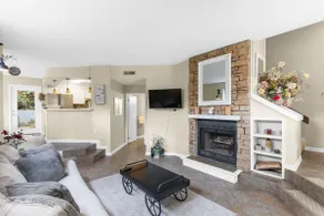Townhouse by the River - Image 5