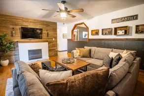 Coal Miners Casa*Pizza Oven*Hot Tub*10 Min to NRG - Image 5