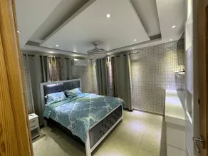 ”Urban Retreat: Your Stay in Style” - Image 2