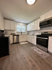 Beautiful home! 8 min from Dwntn - Image 3