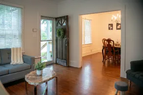 Spacious Perfect Location Downtown False River - Image 2