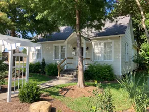 Spacious Perfect Location Downtown False River - Image 3