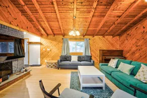 Hot Tub Lakefront Retreat | Arcade & Games - Image 5