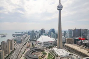 Skyline Hideaway: Toronto Gem - Image 3