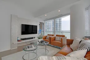 Skyline Hideaway: Toronto Gem - Image 2