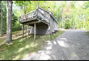 Cozy Cabin by the Lake- firepit- deck- remote - Image 2