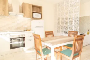 Apartment with Jacuzzi and private garden - Image 2