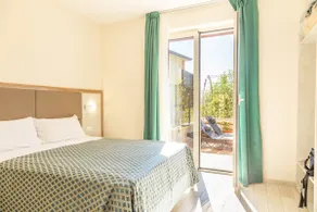 Apartment with Jacuzzi and private garden - Image 4