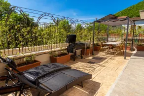 Apartment with Jacuzzi and private garden - Image 3