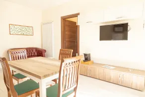 Apartment with Jacuzzi and private garden - Image 5