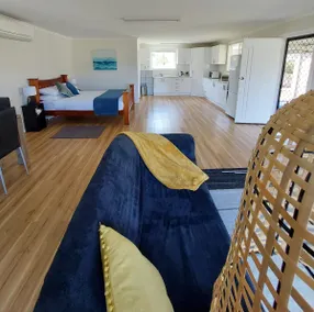 Spacious suite with mountain views - Image 2