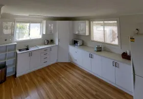 Spacious suite with mountain views - Image 5