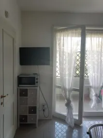 Two-room apartment on the third floor, Canalina area in Reggio E. - Image 4