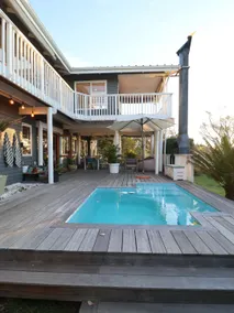Lush Spacious Family Home between Beach & Town - Image 2