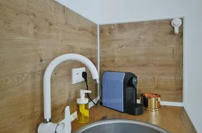 Big Meder's only house - Image 3