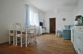 Big Meder's only house - Image 4