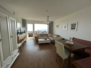 Apartment in sunny hillside location - Image 2