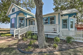 Farmhouse+2 acres.Close to town but still country! - Image 2