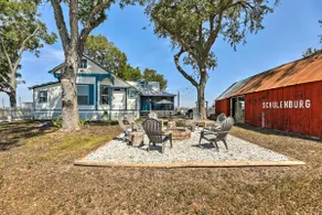 Farmhouse+2 acres.Close to town but still country! - Image 3