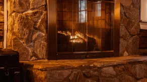 ”Creekside Cabin” - Rustic Getaway w/ Hot Tub - Image 4