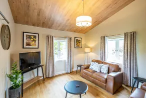 Breckland Lodge 4 with Hot Tub - Image 4