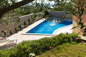La Vista apartments with pool - Image 4