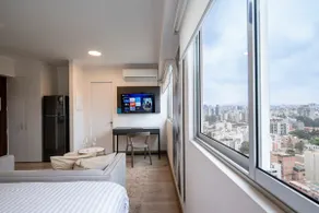 v* | Experience comfort in this exclusive loft - Image 3