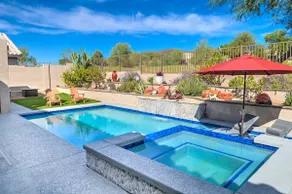 Beautiful 6 Bed Luxury Oasis with Heated Pool+Spa - Image 3