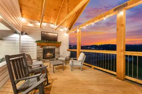 Beautiful Lake Views, Indoor and Outdoor Pool, Private Hot Tub, and Game Room! - Image 5