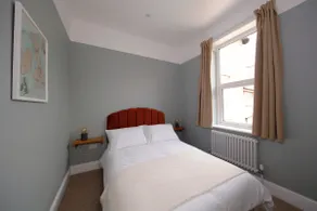 Beautiful garden flat in the heart of South Cliff - Image 4