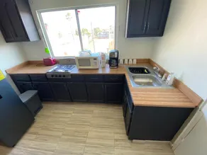 Family Apartment & Free Parking! - Image 5