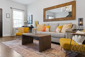 2 Bedroom Hidden Gem, Downtown Clarksville - Image 2