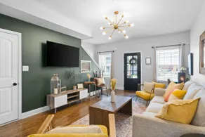 2 Bedroom Hidden Gem, Downtown Clarksville - Image 3