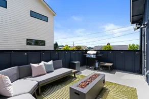 Modern, Cozy 2 bedroom Family Friendly Home. - Image 4